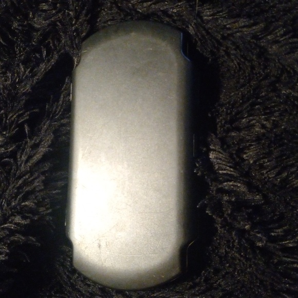 Play station portable case that has 6 discs but holds 8 discs - Picture 4 of 4